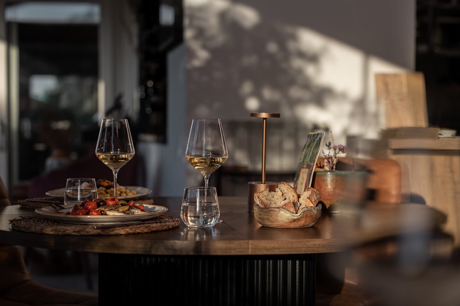 Aperitif und Antipasti auf der Terrasse